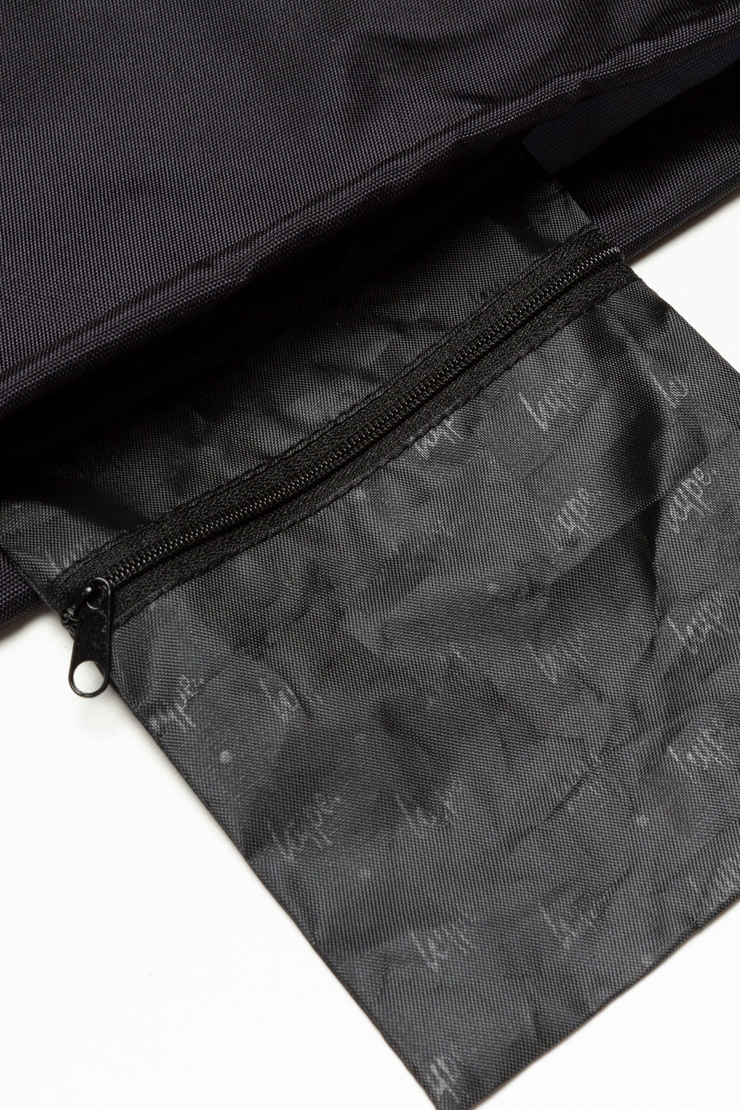 HYPE MONO DRIPS DRAWSTRING BAG