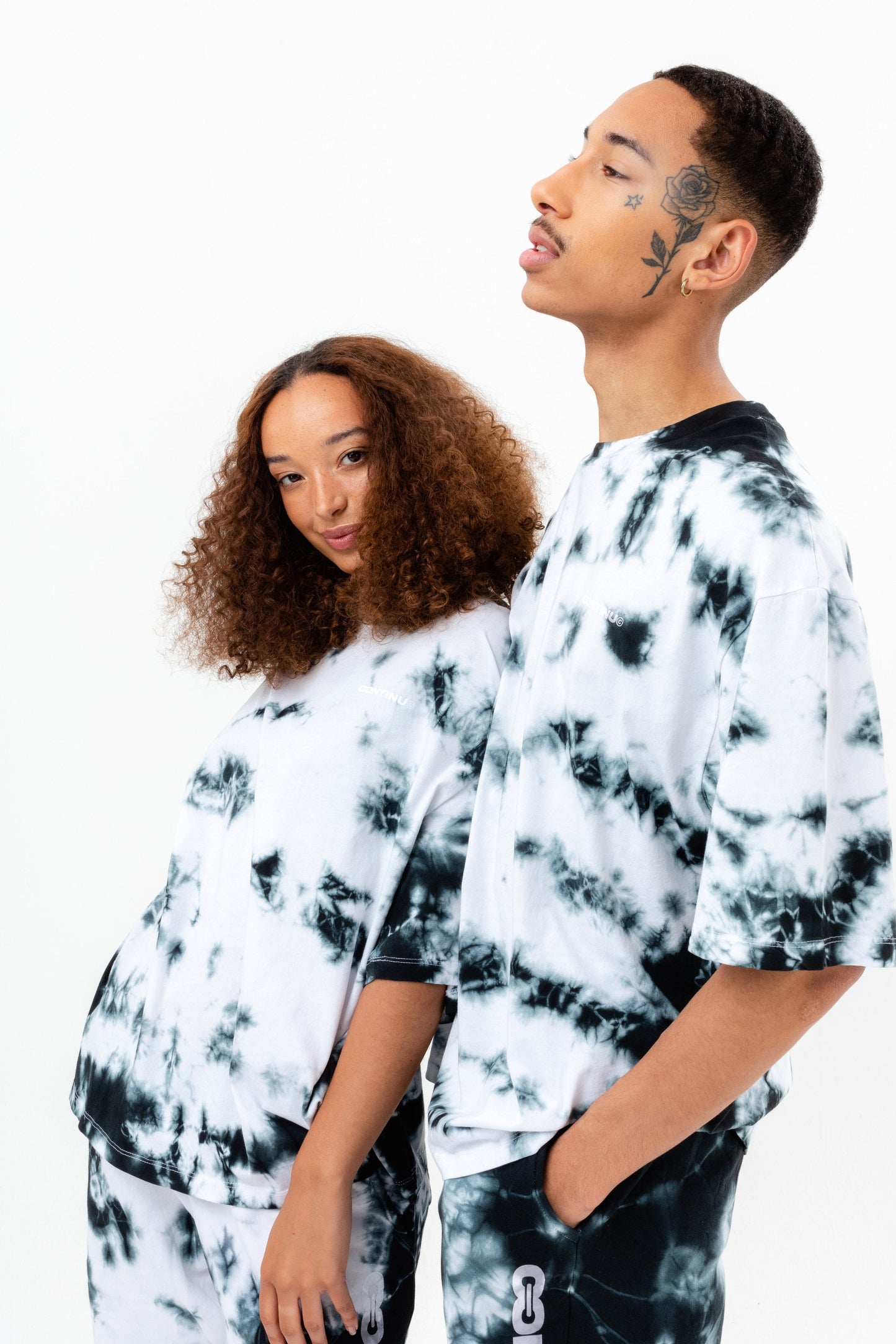 CONTINU8 WHITE BLACK OVERSIZED TIE DYE T-SHIRT