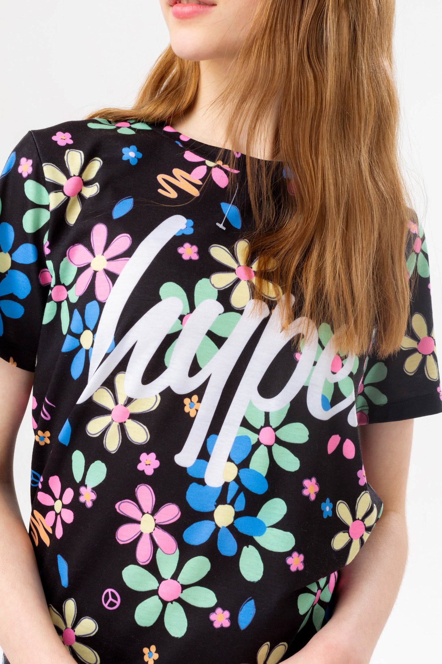 HYPE GIRLS BLACK DAISY SCRIPT T-SHIRT