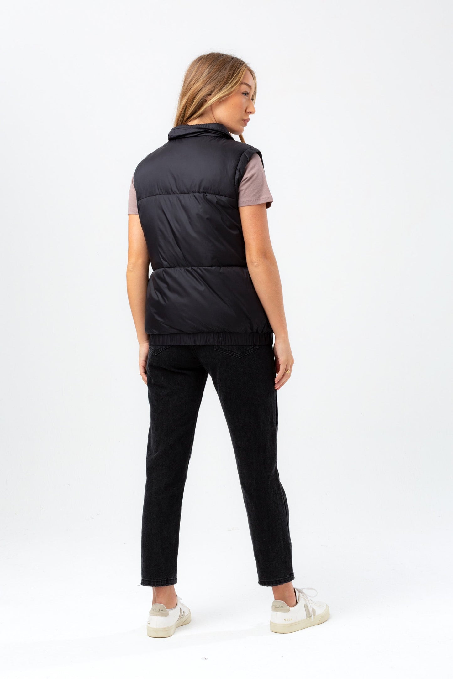 HYPE WOMENS BLACK SLEEVELESS WOVEN LABEL SCRIBBLE JACKET