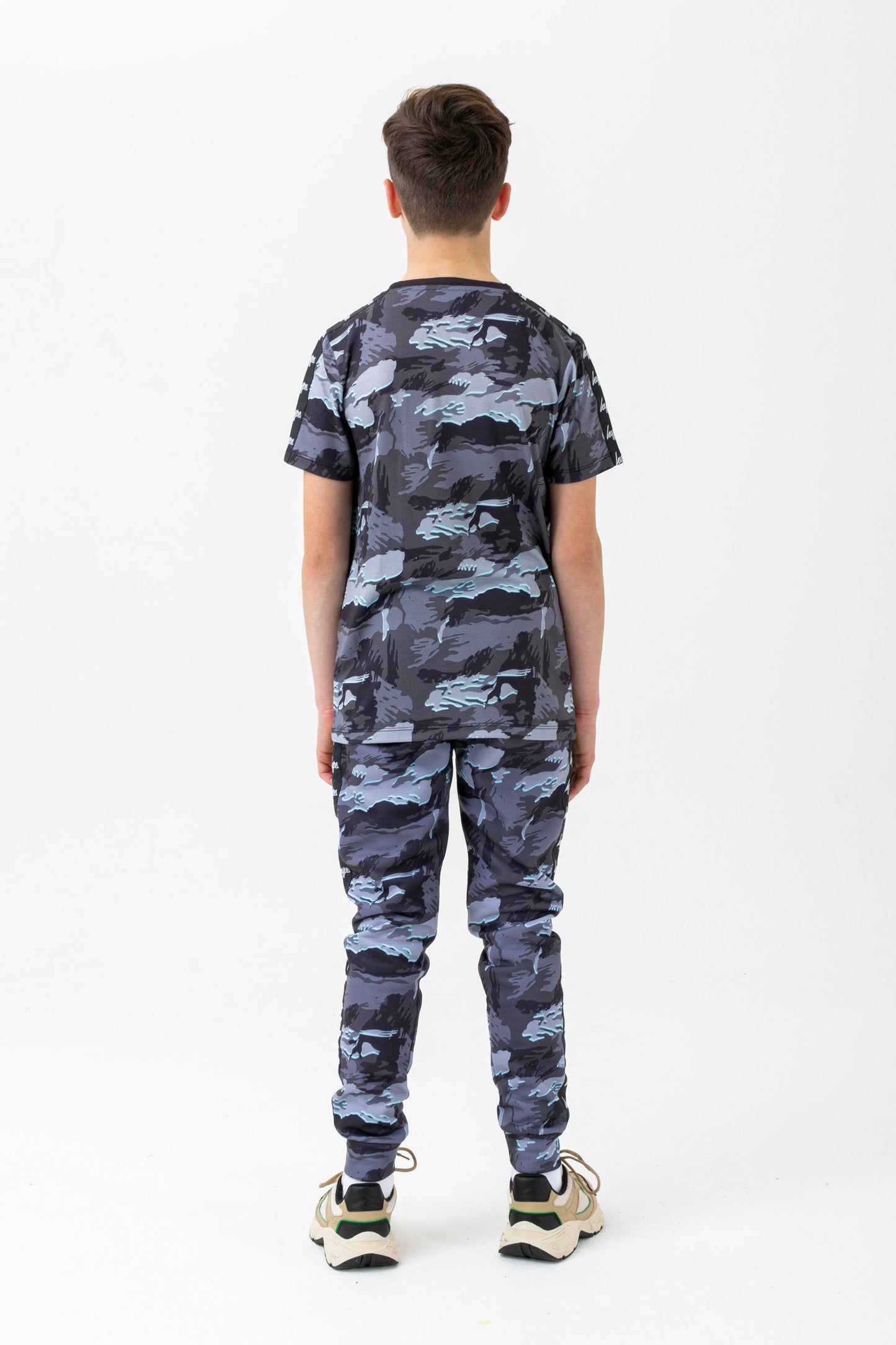 HYPE BOYS GREY GLOOM CAMO CREST T-SHIRT