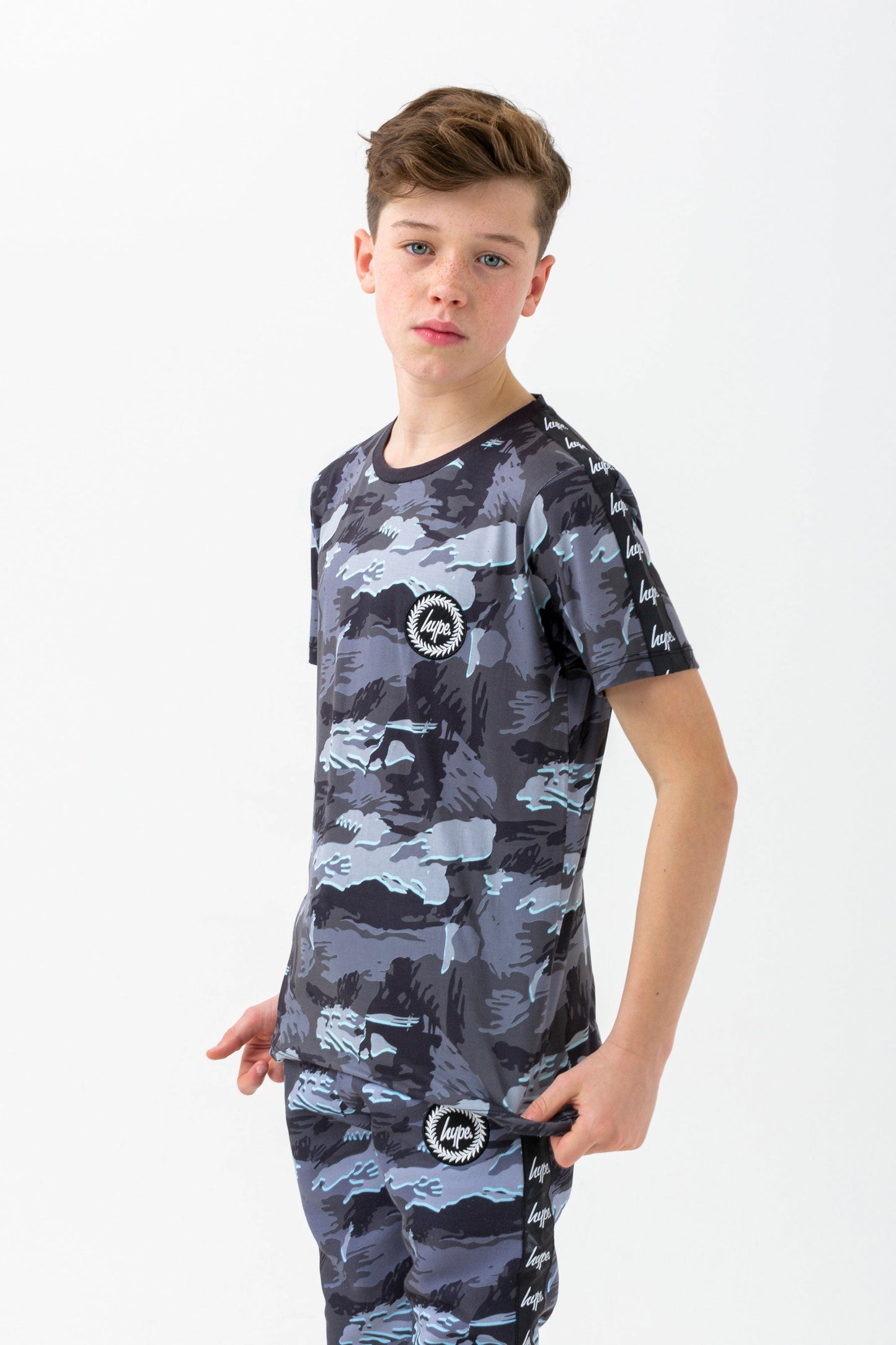 HYPE BOYS GREY GLOOM CAMO CREST T-SHIRT