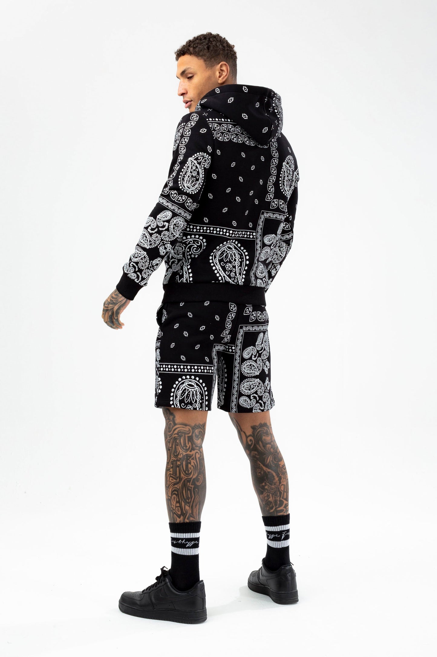 HYPE MENS BLACK PAISLEY PALM SCRIBBLE HOODIE