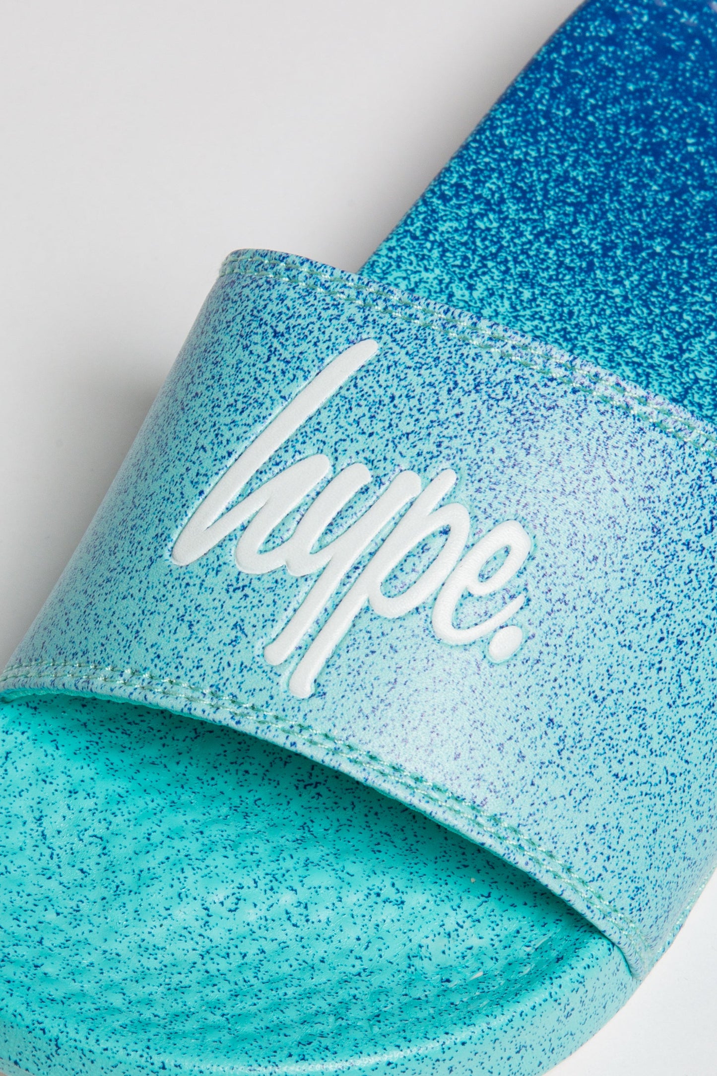 HYPE KIDS UNISEX BLUE SPECKLE FADE SCRIPT SLIDERS